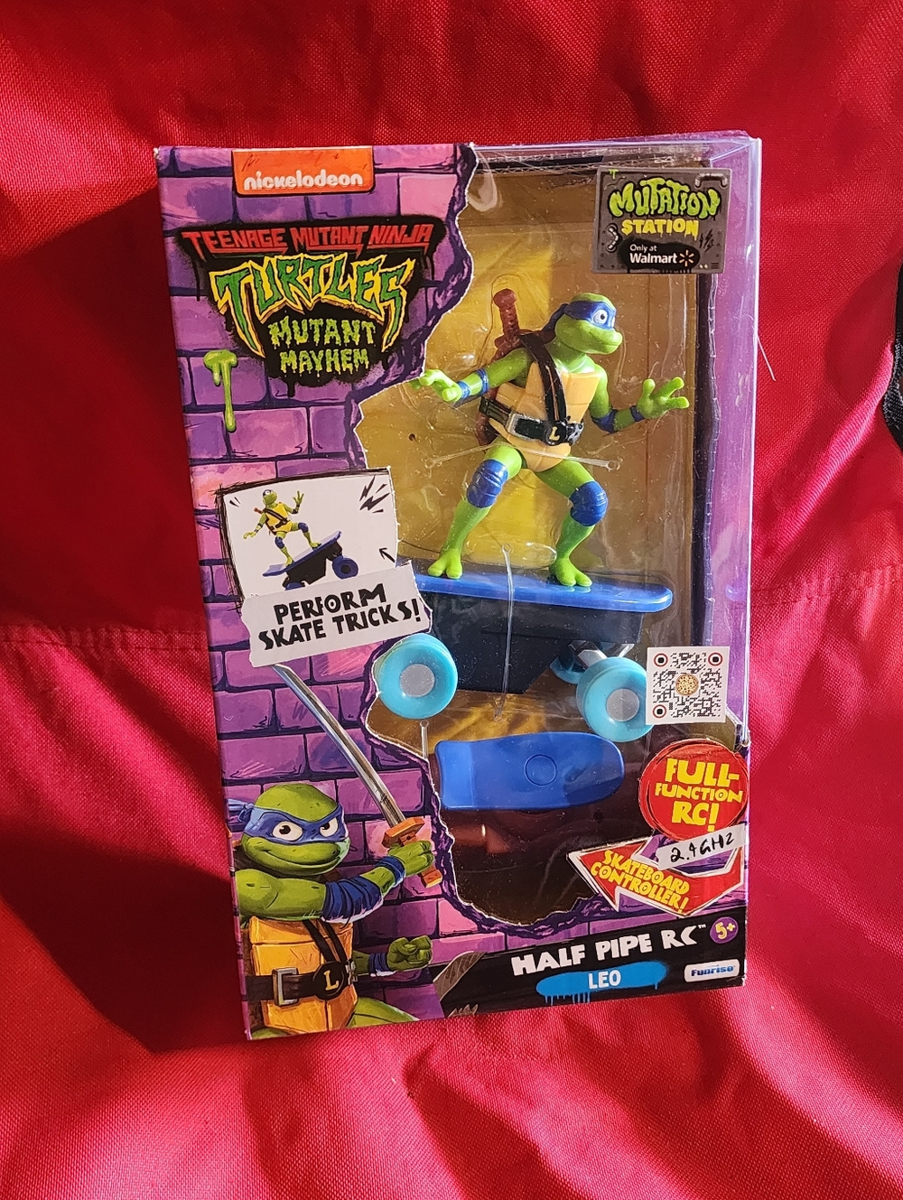 Leo Skateboard Toy - Green & Blue